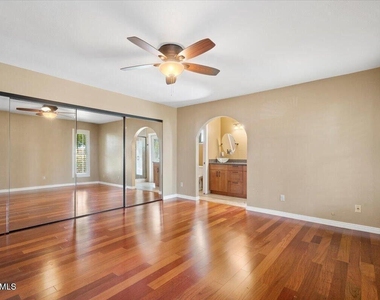 5345 E Crocus Drive - Photo Thumbnail 17