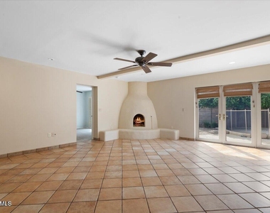 5345 E Crocus Drive - Photo Thumbnail 13