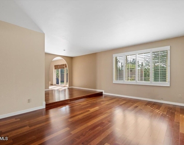 5345 E Crocus Drive - Photo Thumbnail 5