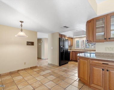 5345 E Crocus Drive - Photo Thumbnail 10