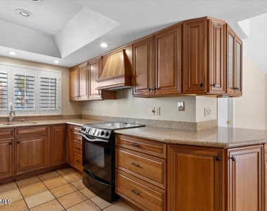 5345 E Crocus Drive - Photo Thumbnail 9