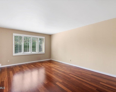 5345 E Crocus Drive - Photo Thumbnail 6