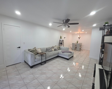 6391 Bay Club Drive - Photo Thumbnail 12
