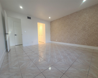 6391 Bay Club Drive - Photo Thumbnail 19