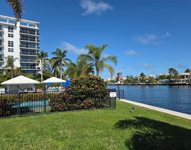 6391 Bay Club Drive - Photo Thumbnail 6