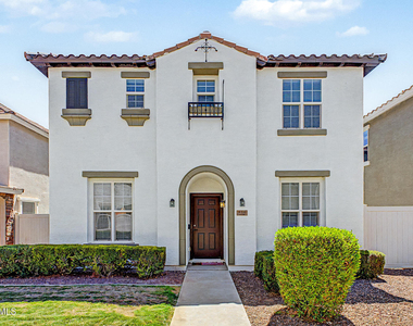 886 S Huish Drive - Photo Thumbnail 1