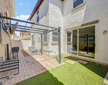 886 S Huish Drive - Photo Thumbnail 36