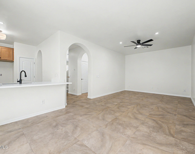 886 S Huish Drive - Photo Thumbnail 11