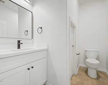886 S Huish Drive - Photo Thumbnail 15