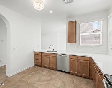 886 S Huish Drive - Photo Thumbnail 14