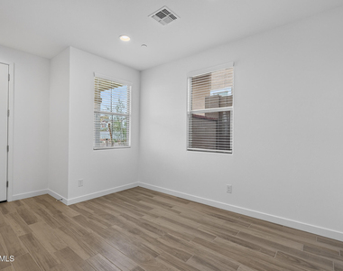2779 N Claire Drive - Photo Thumbnail 4