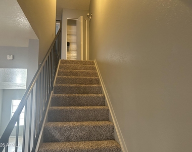 7801 N 44th Drive - Photo Thumbnail 8