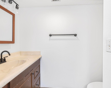 7081 Environ Boulevard - Photo Thumbnail 8