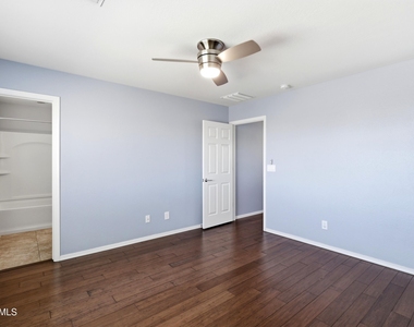 1717 W Buckhorn Trail - Photo Thumbnail 9