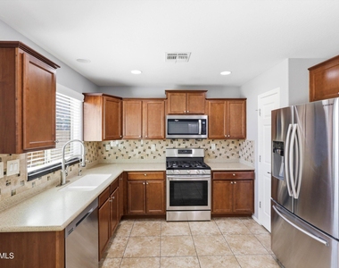 1717 W Buckhorn Trail - Photo Thumbnail 2