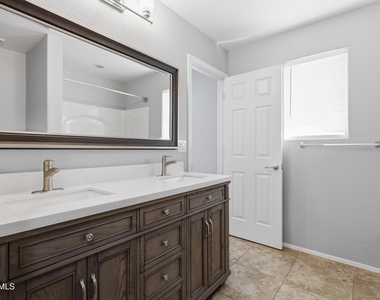 1717 W Buckhorn Trail - Photo Thumbnail 10