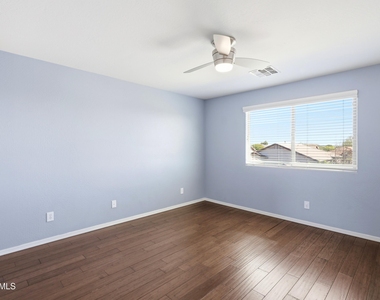 1717 W Buckhorn Trail - Photo Thumbnail 8