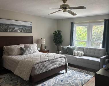 13174 Eastpointe Way - Photo Thumbnail 8