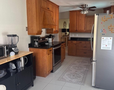 13174 Eastpointe Way - Photo Thumbnail 6