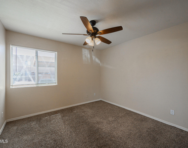 2121 W Royal Palm Road - Photo Thumbnail 10