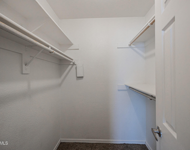 2121 W Royal Palm Road - Photo Thumbnail 16