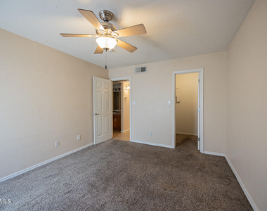2121 W Royal Palm Road - Photo Thumbnail 15
