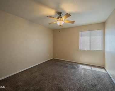 2121 W Royal Palm Road - Photo Thumbnail 14
