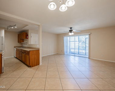 2121 W Royal Palm Road - Photo Thumbnail 6