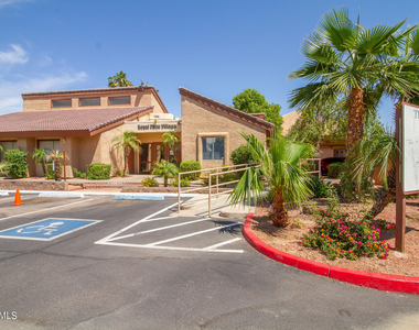 2121 W Royal Palm Road - Photo Thumbnail 20