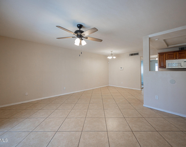 2121 W Royal Palm Road - Photo Thumbnail 3