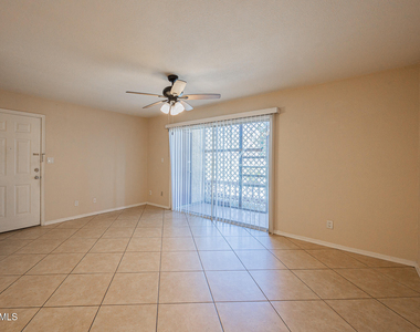 2121 W Royal Palm Road - Photo Thumbnail 7
