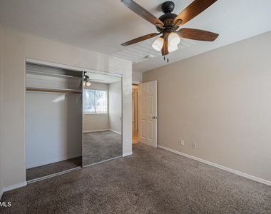 2121 W Royal Palm Road - Photo Thumbnail 11