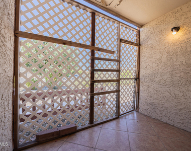 2121 W Royal Palm Road - Photo Thumbnail 18