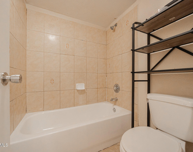 2121 W Royal Palm Road - Photo Thumbnail 13