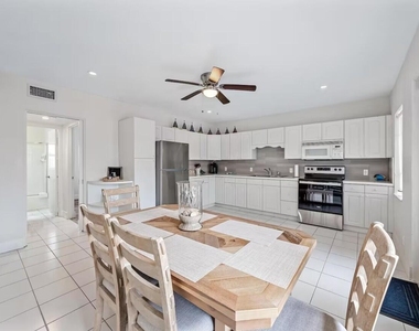 320 Inlet Way - Photo Thumbnail 7