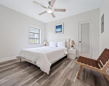 320 Inlet Way - Photo Thumbnail 4