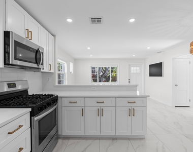 426 48th Street - Photo Thumbnail 7
