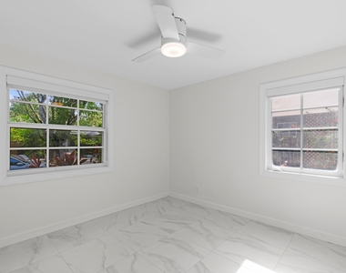 426 48th Street - Photo Thumbnail 9