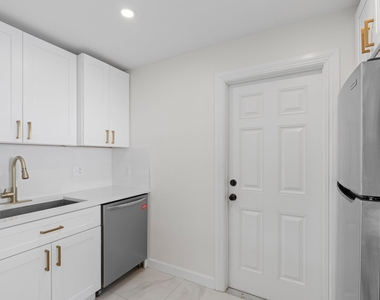 426 48th Street - Photo Thumbnail 6