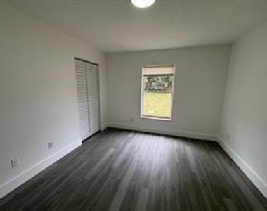 522 N 15th Street - Photo Thumbnail 4