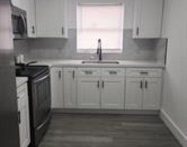 522 N 15th Street - Photo Thumbnail 2