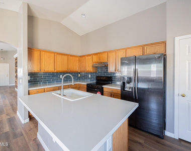 10960 W Taft Street - Photo Thumbnail 10