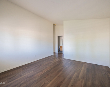 10960 W Taft Street - Photo Thumbnail 13