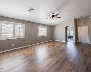 10960 W Taft Street - Photo Thumbnail 5