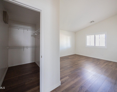 10960 W Taft Street - Photo Thumbnail 15