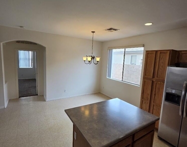12901 W Glenrosa Drive - Photo Thumbnail 6
