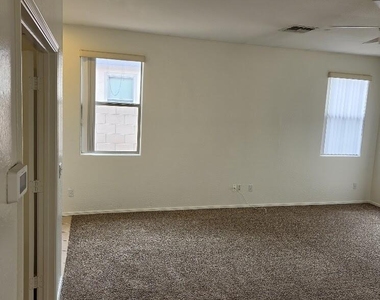 12901 W Glenrosa Drive - Photo Thumbnail 11