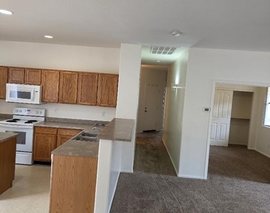 12901 W Glenrosa Drive - Photo Thumbnail 8