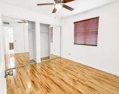 11140 N 82nd Lane - Photo Thumbnail 10