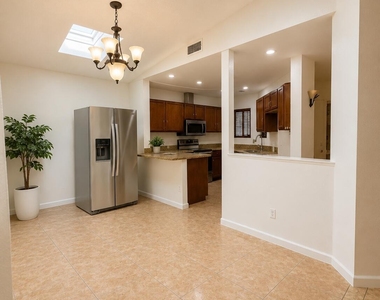 11140 N 82nd Lane - Photo Thumbnail 5